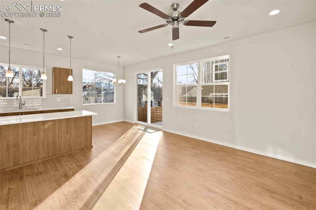 Image 23 of 45: Kitchen