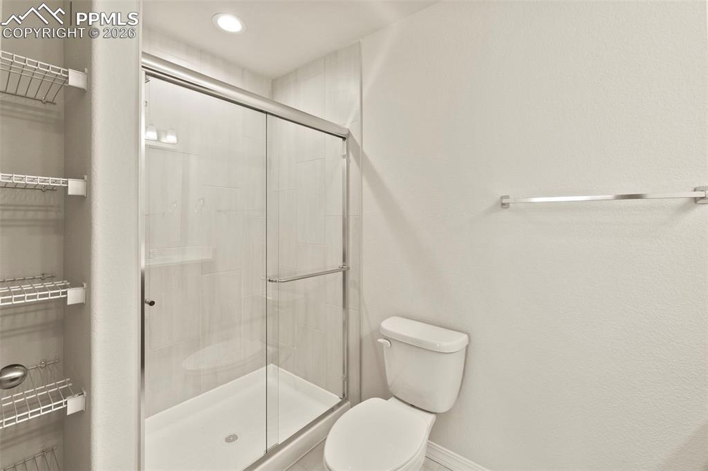 Image 31 of 45: Bathroom