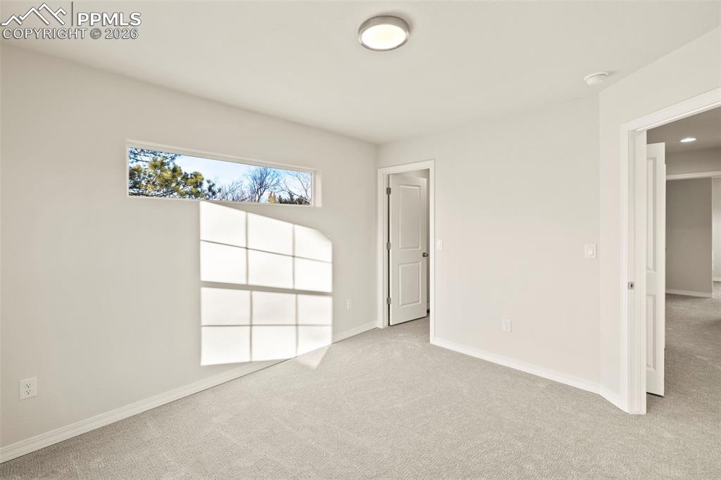 Image 34 of 45: Bedroom