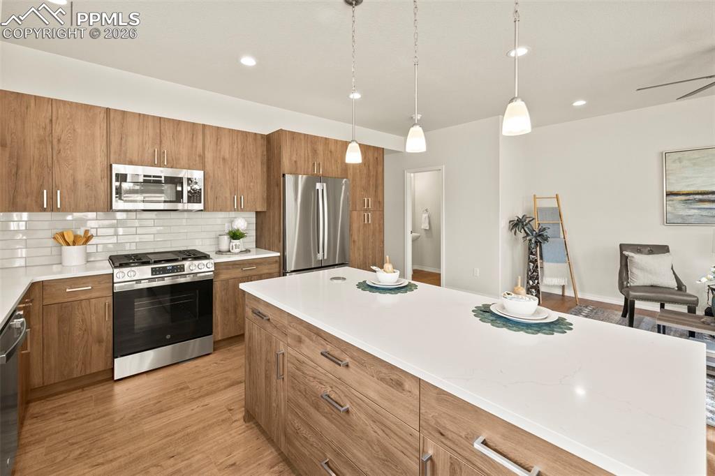 Image 4 of 45: Kitchen