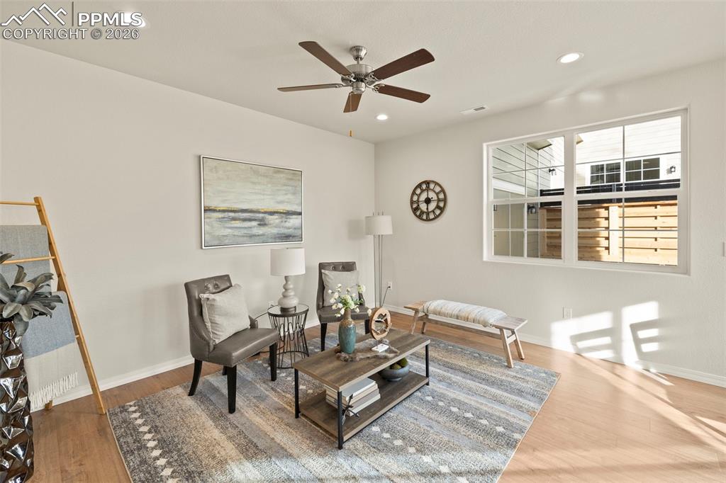 Image 5 of 45: Sitting Room