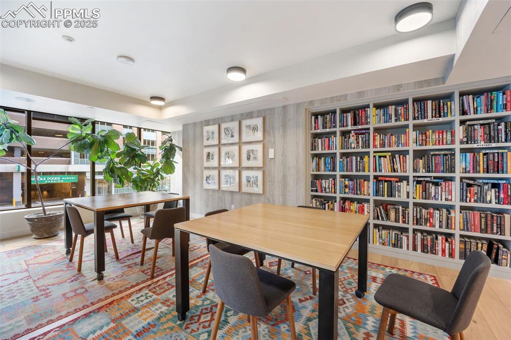 Image 16 of 50: Shared library and meeting room