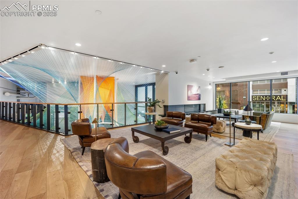 Image 18 of 50: Seating near the lobby