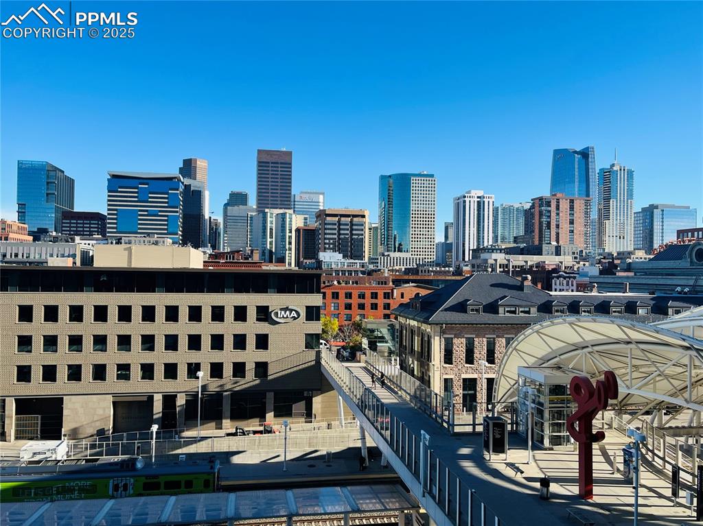 Image 3 of 50: View of city skyline from Unit 632