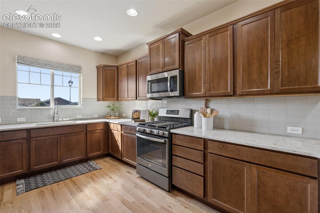 Image 13 of 39: Kitchen