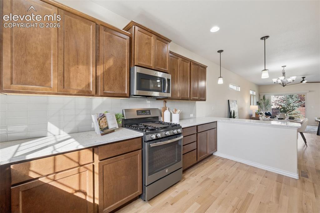 Image 15 of 39: Kitchen