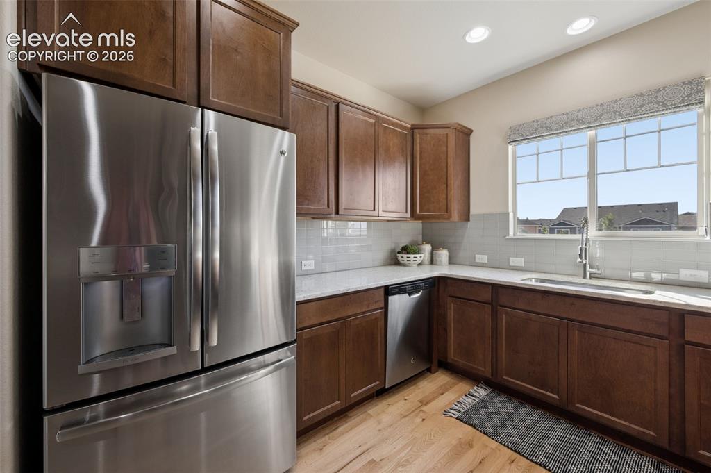 Image 16 of 39: Kitchen