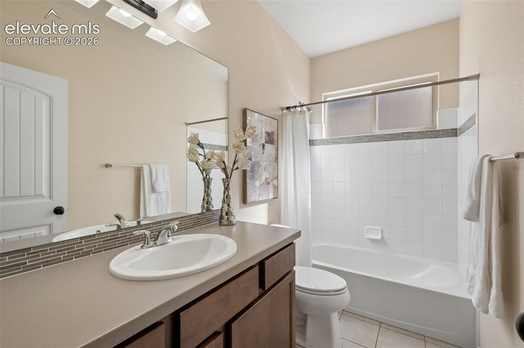 Image 25 of 39: Main Level Bathroom