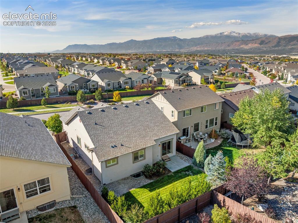 Image 38 of 39: Amazing neighborhood location!