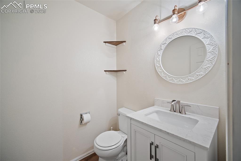 Image 11 of 33: Bathroom