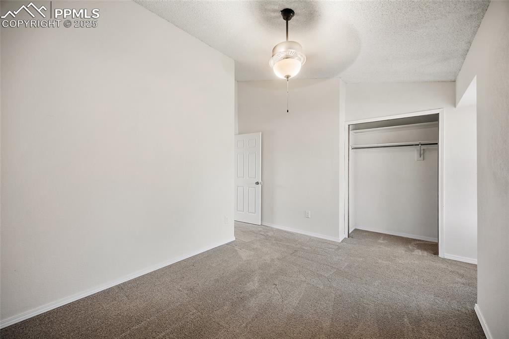 Image 19 of 33: Bedroom