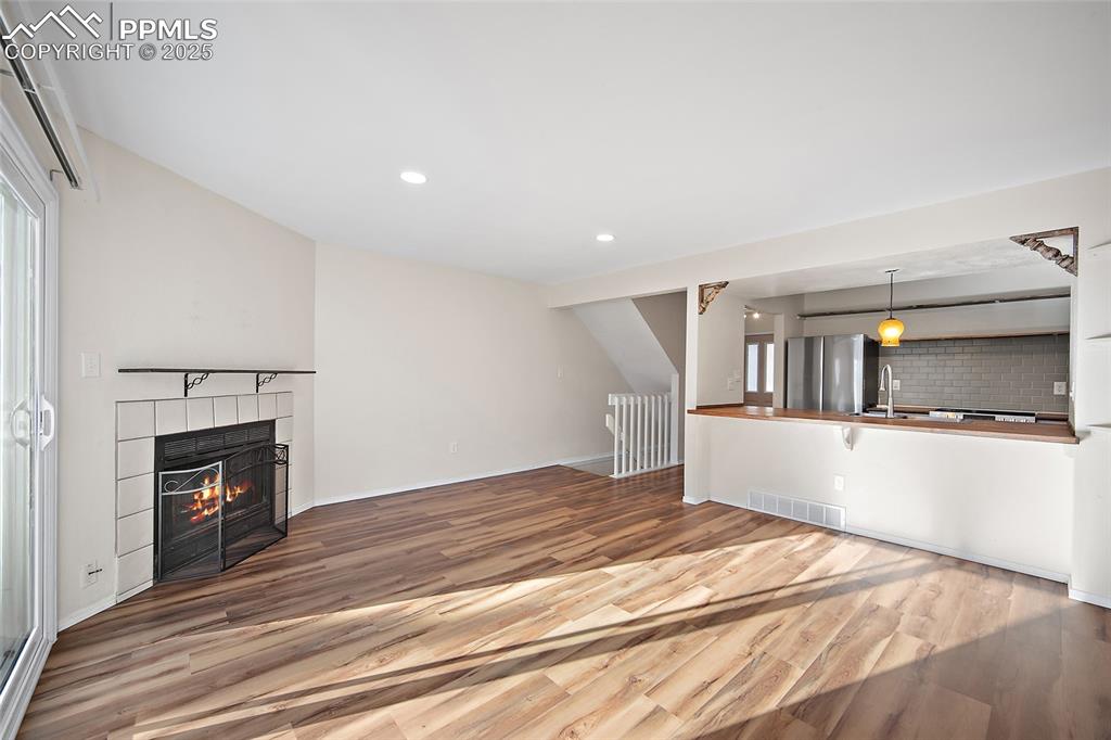 Image 4 of 33: Living Room