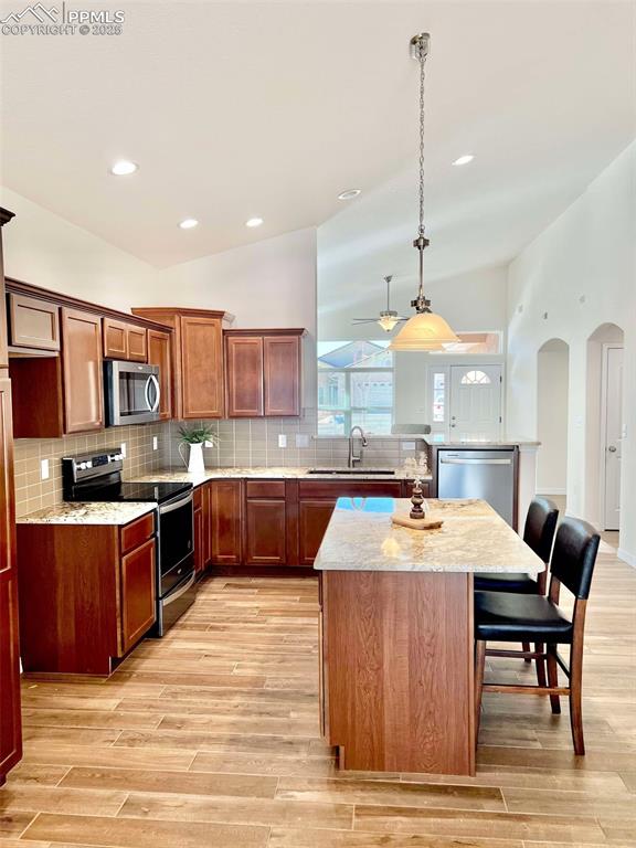 Image 12 of 27: Kitchen