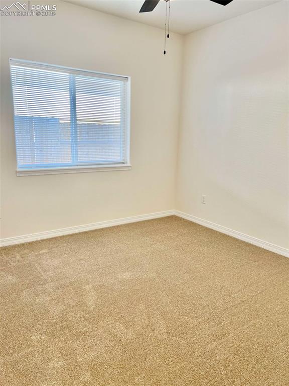 Image 17 of 27: Bedroom