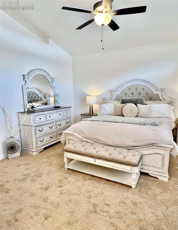 Image 21 of 27: Bedroom