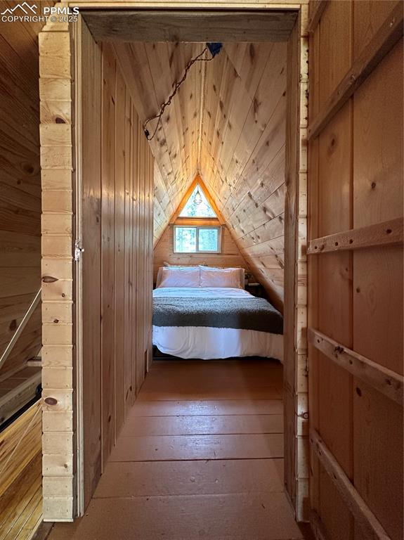 Image 9 of 16: Bedroom