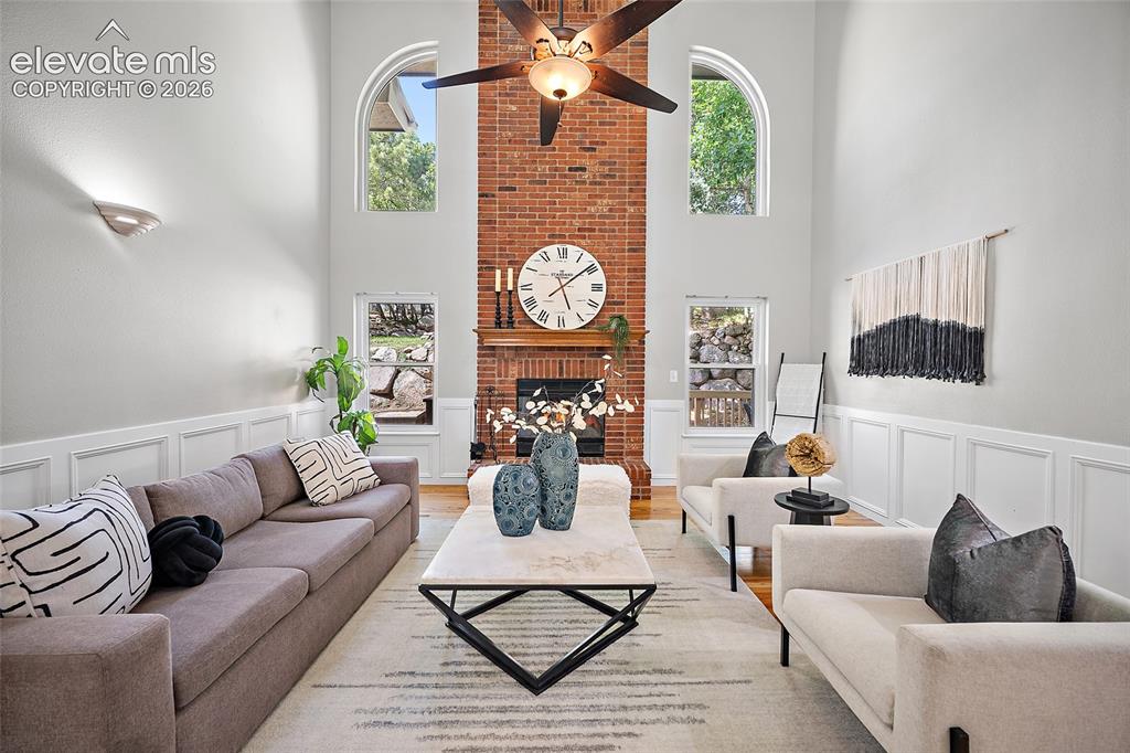 Image 10 of 43: Great Room