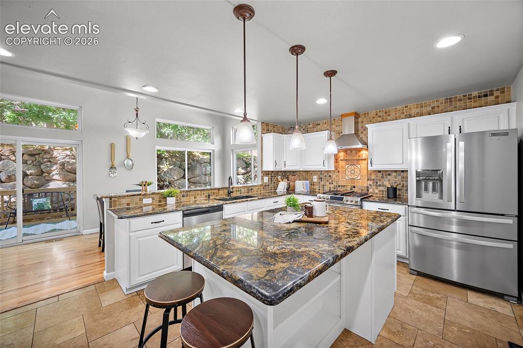 Image 4 of 43: Kitchen