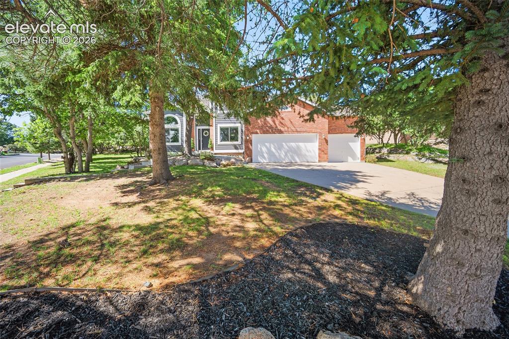 Image 40 of 43: Corner 1/3 acre lot