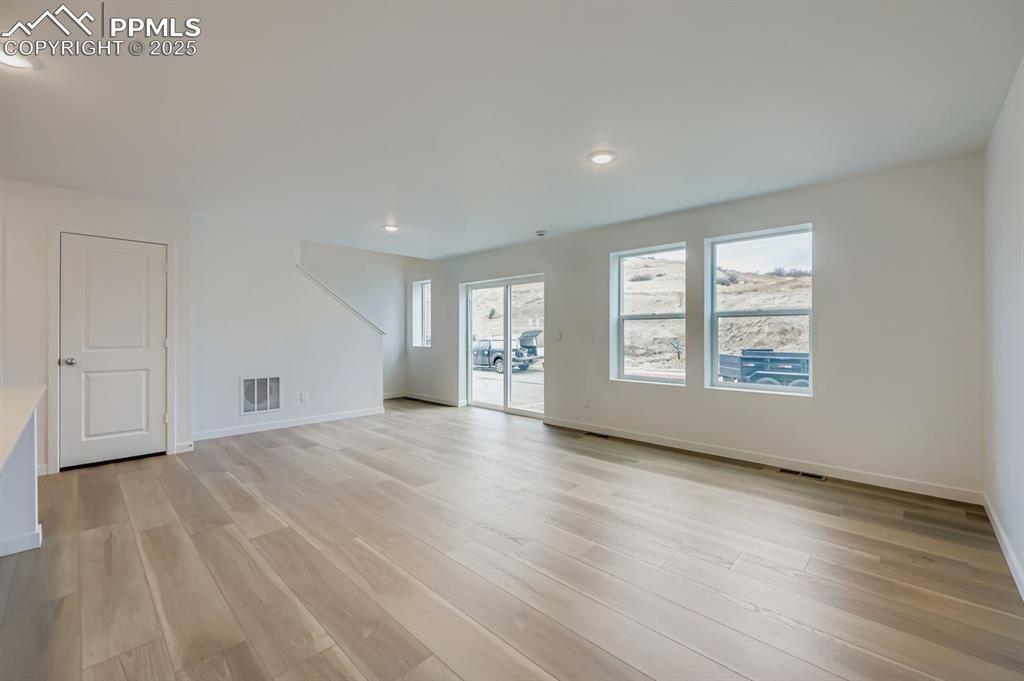 Image 4 of 13: Living Room