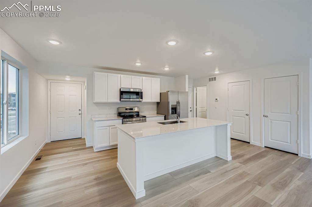 Image 5 of 13: Kitchen