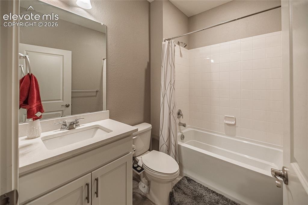 Image 11 of 47: Bathroom
