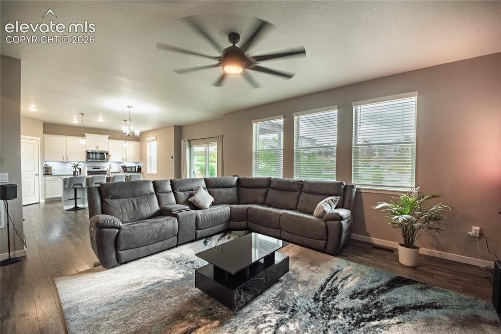 Image 17 of 47: Living Room