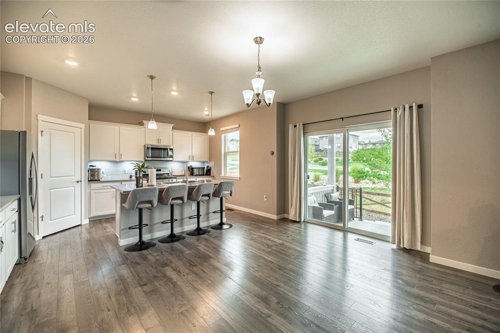 Image 18 of 47: Kitchen