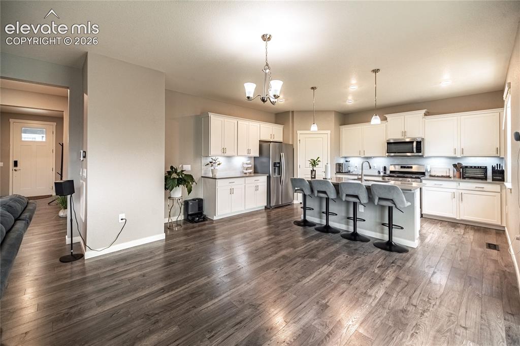 Image 19 of 47: Kitchen