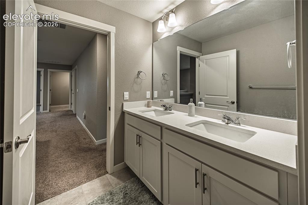 Image 36 of 47: Bathroom