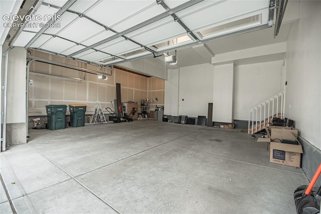 Image 44 of 47: Garage