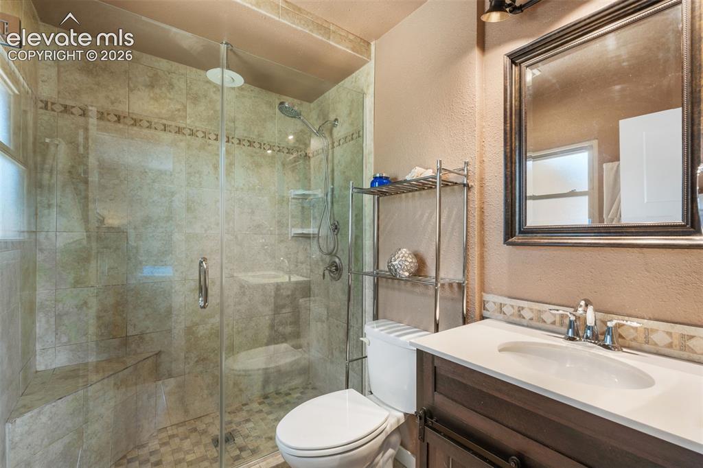 Image 13 of 49: Bathroom