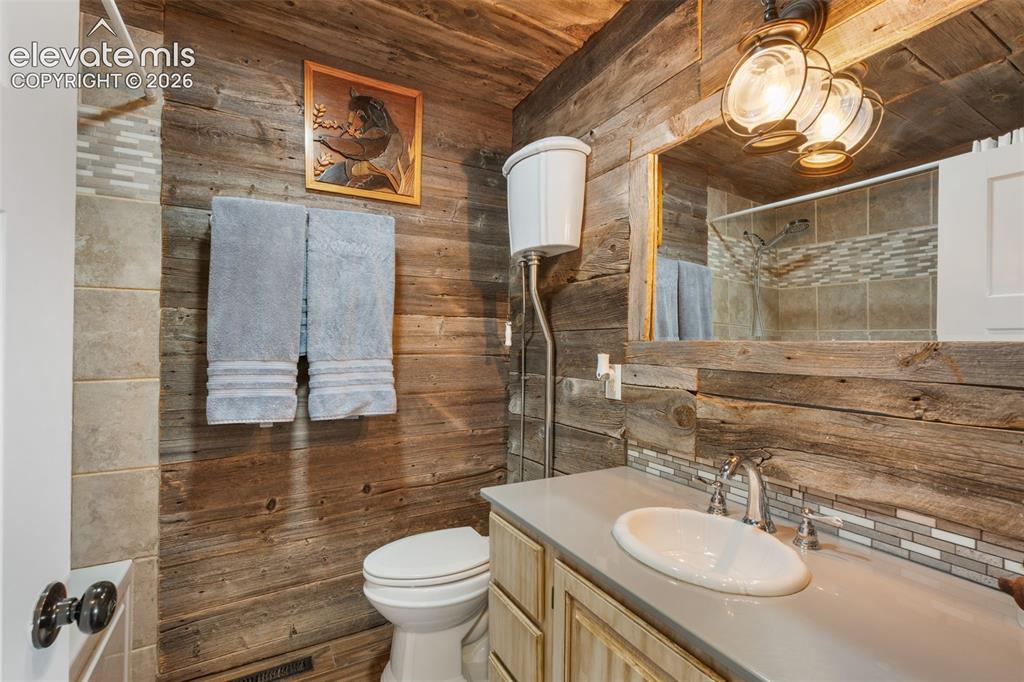 Image 15 of 49: Bathroom
