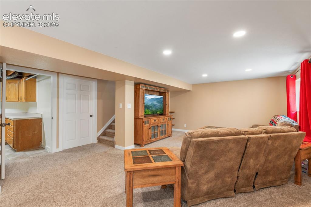 Image 19 of 49: Living Room