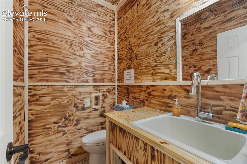 Image 39 of 49: Bathroom