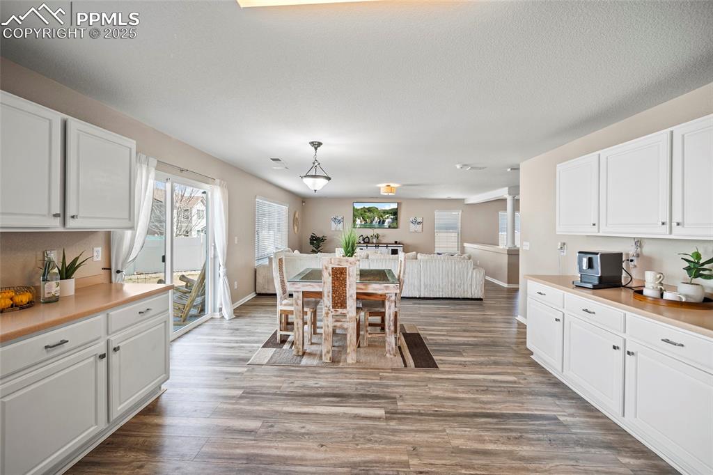 Image 19 of 48: Dining Area