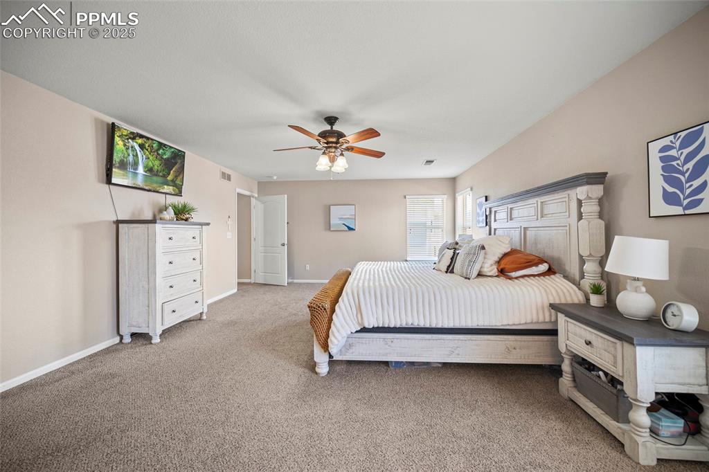 Image 27 of 48: Bedroom