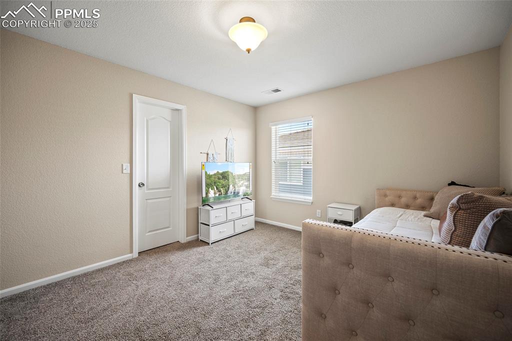 Image 35 of 48: Sitting Room