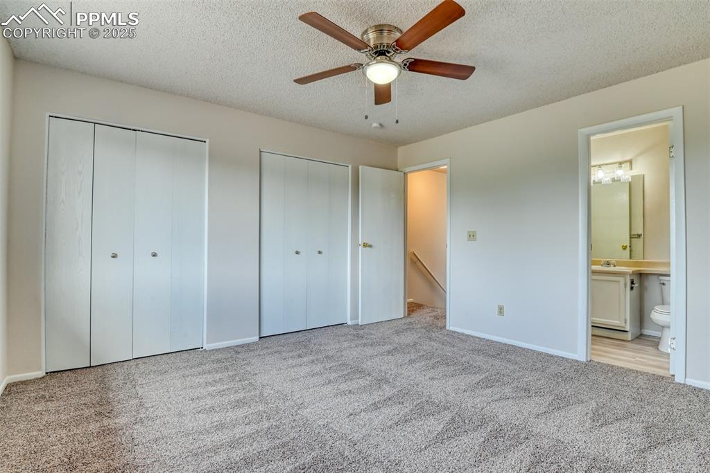 Image 16 of 20: Bedroom