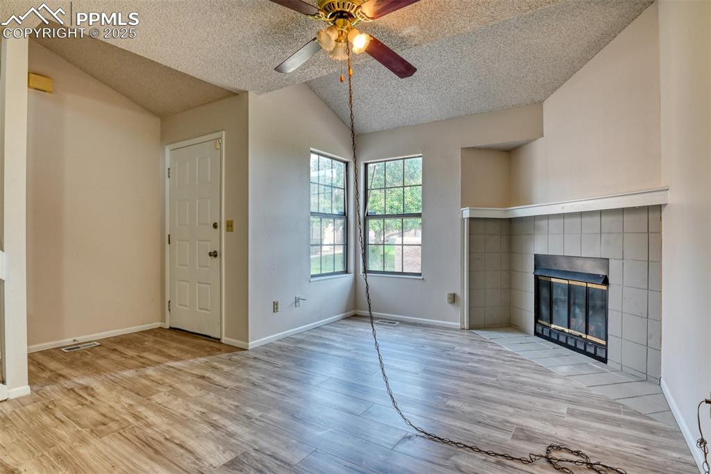 Image 6 of 20: Living Room