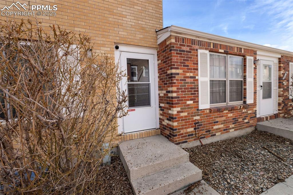 Image 2 of 18: Entry