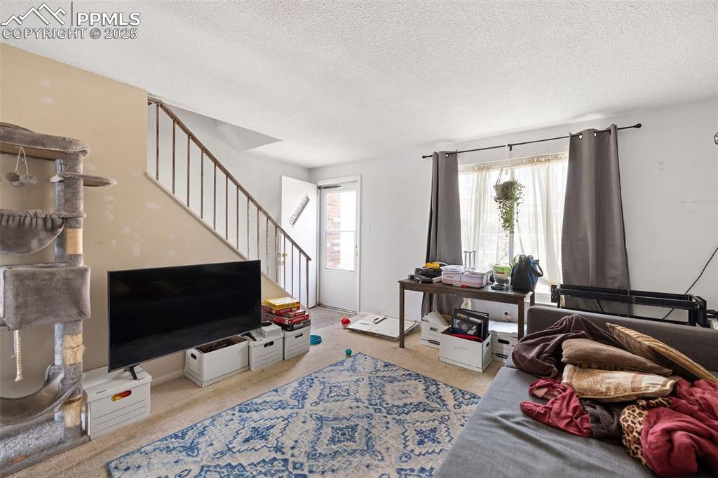 Image 3 of 18: Living Room