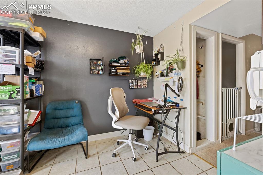 Image 7 of 18: Office