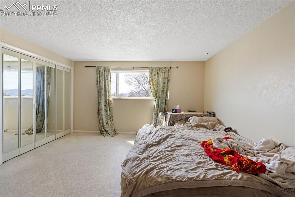 Image 9 of 18: Bedroom