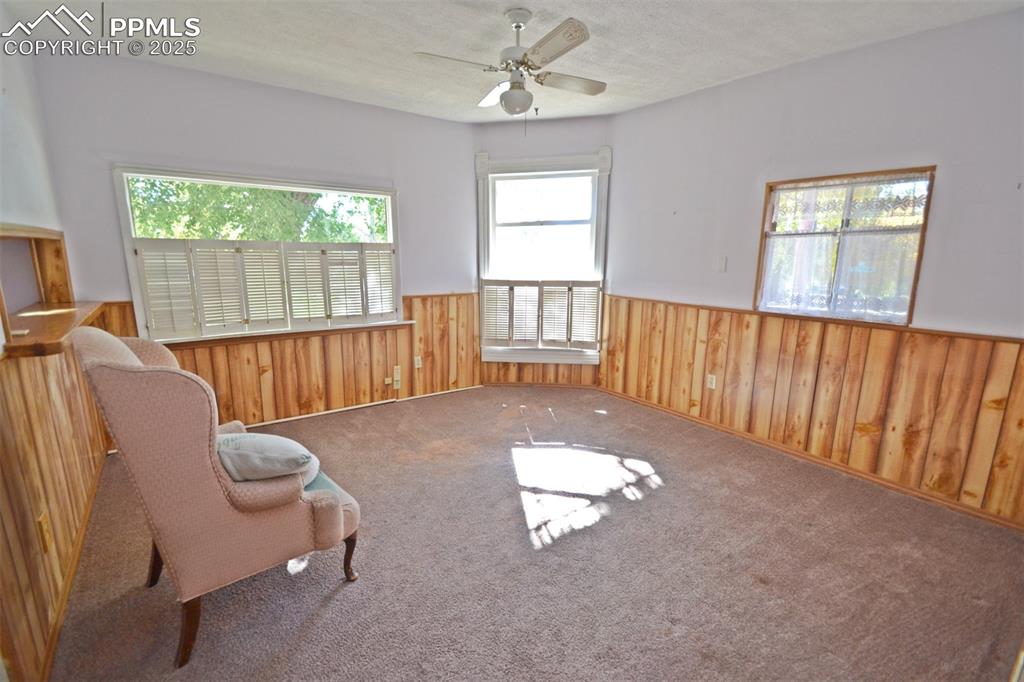 Image 16 of 41: Sitting Room