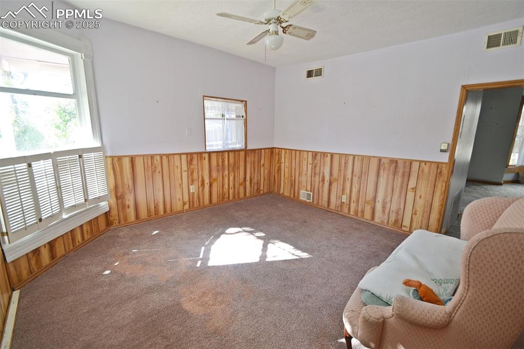 Image 17 of 41: Sitting Room