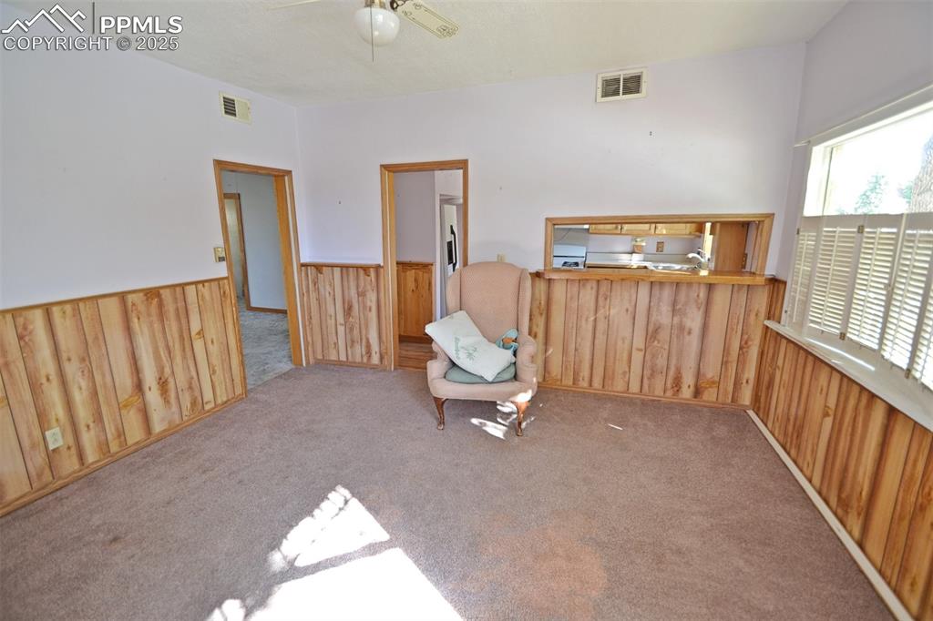 Image 18 of 41: Sitting Room