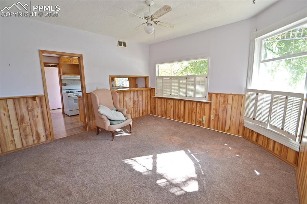 Image 19 of 41: Sitting Room