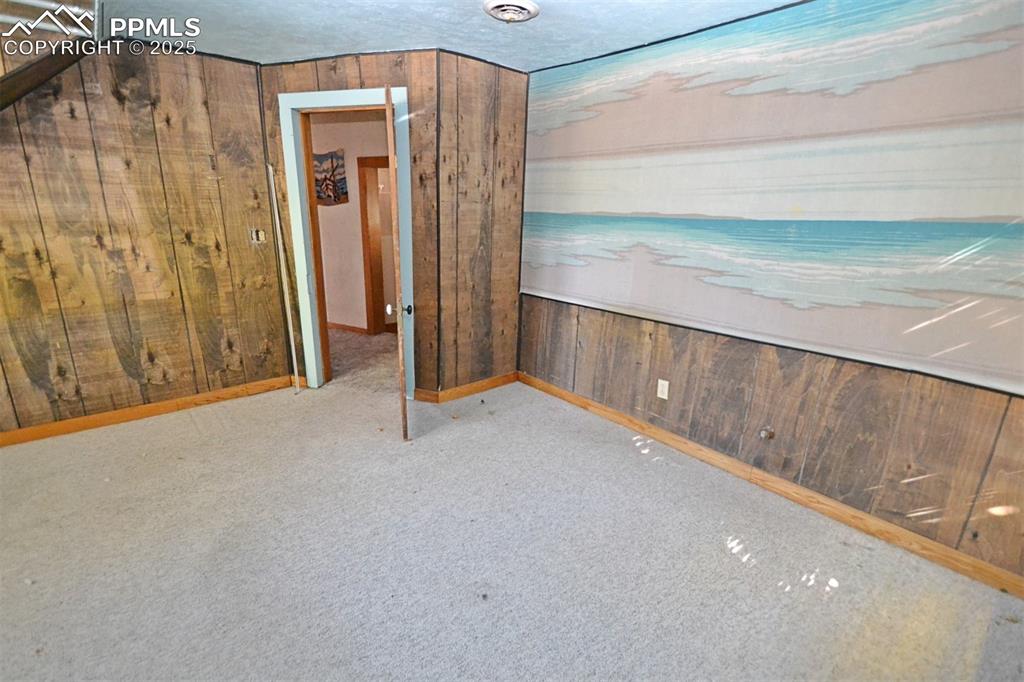 Image 23 of 41: Bedroom