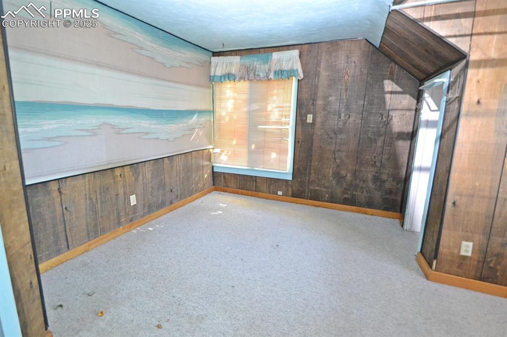 Image 24 of 41: Bedroom